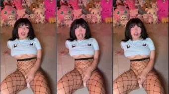 Angélicat muestra su coño con un vibrador en un video porno filtrado