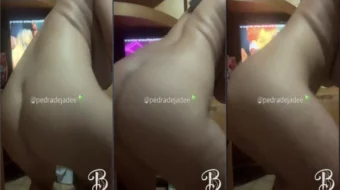 Jade Stone balanceándose desnuda al son del funk sin importarle