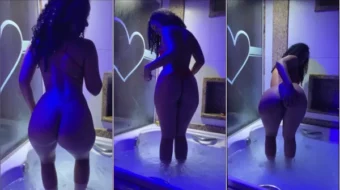 Jheni lima luciendo su sexy cuerpo desnudo mientras se ducha