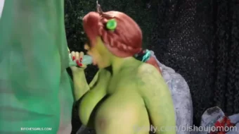 Juliette Michele, interpretada como Fiona, practicando sexo oral a Shrek
