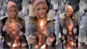 La sexy influencer polaca Miss Donatella meciéndose en la nieve mostrando sus grandes y firmes tetas