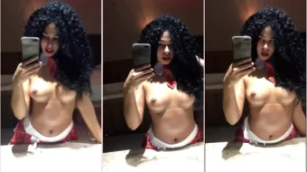 Mirian Gabriela mostrando su excitante cuerpo frente al espejo