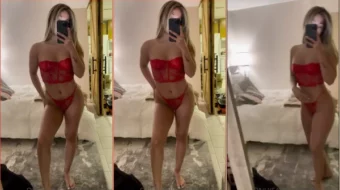 MissJfux, con su esbelta figura, muestra su atractivo con diminutas prendas resaltando su impecable derriere