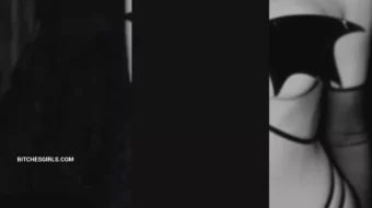 Preparada para Halloween, SeltiSweet luce un disfraz de diabla que revela su intimidad