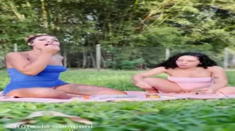 Rafaela Sumpani y Sou Emelly se unen en un video donde se masturban simultáneamente con un vibrador buceta