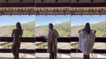 Bela Sampaio sensualizándose sin ropa, luciendo sus grandes pechos y su privacy en un ambiente rural
