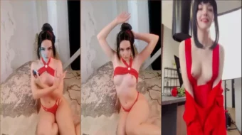 Contenido explícito filtrado de una mujer cosplay de Carrykey en un video para OnlyFans
