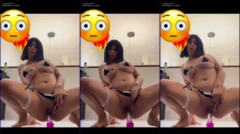 Mona Fashion mostrando su lado sensual al usar el consolador