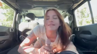 Natalie King manteniendo relaciones sexuales en el automóvil