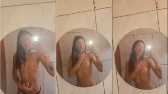 Rafaela Lima desnuda masturbándose frente al espejo
