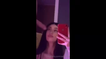 Ariesia sube un video solo