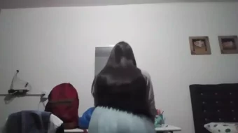 Bruna Gabriela mostrando todo su swing en este vídeo, con mucha excitación y sensualidad