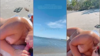Juliette Hotwife haciéndole una mamada a su marido en la playa durante el día