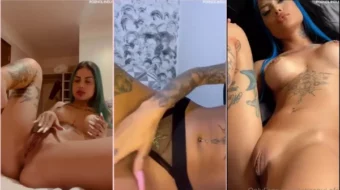 Tati Zaqui disfrutando de un momento íntimo, tocándose y sintiendo mucho placer