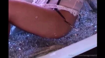 Tana Mongeau desnuda BTS, video filtrado de bañera