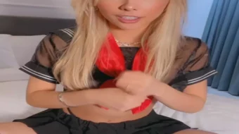 Vídeo de Onlyfans de WaifuMiia con Colegiala JOI utilizando Consolador