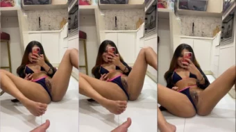 Catarina Díaz se exhibe sin ropa, mostrando su zona íntima cubierta de vello con las piernas separadas