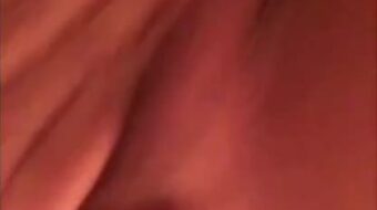 Lupita Peach muestra su sensualidad mientras se masturba apasionadamente