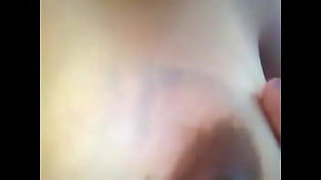 Me manda videos de sus tetas