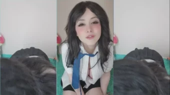 Adolescente colegiala Pinkchyu realiza un vídeo Cosplay en OnlyFans ofreciendo un espectáculo íntimo