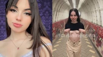 Crislaine Chan expone en un lugar público en el metro su pecho natural