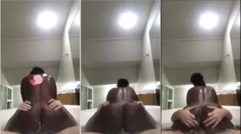 Negra casada mostrando sus habilidades sexuales amateur cabalgando una polla en la bañera