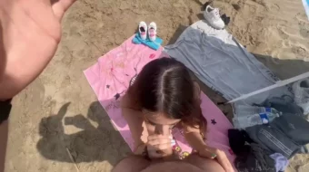 Vídeo de contenido para adultos en una preciosa playa filmado por HelloLimoon revelado