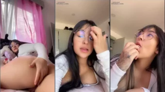 Chica joven muy ardiente se desnuda y se masturba