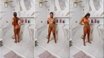 Famosa chica de cabello oscuro en video amateur tomando una ducha