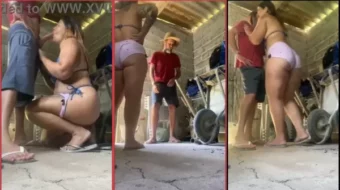 Esposa sexy follando al trabajador de la construcción durante las horas de oficina antes de que su esposo regrese del servicio