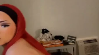 ¡El audaz Davinaxx mostrando su gran cuerpo y moviéndose con el gran culo allá arriba
