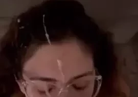 Nuevo estudiante recibiendo una lluvia de placer del maestro en el Carinha