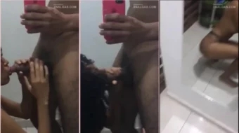 Le encanta practicar sexo oral y ver cómo su lengua prueba el pene