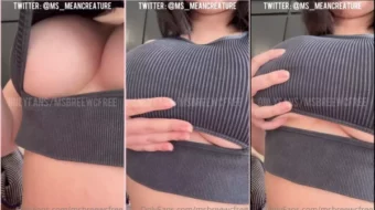 Señorita haciendo alarde de un escote provocativo